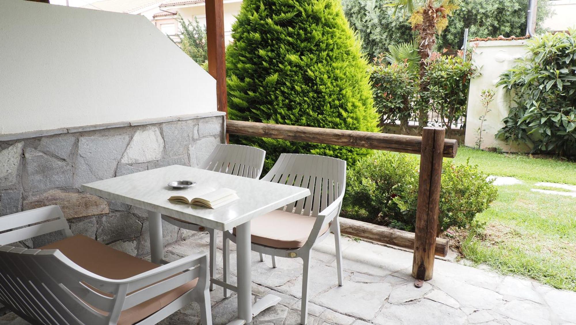 Leonidas Apartments And Suites 몰라 칼리바 외부 사진