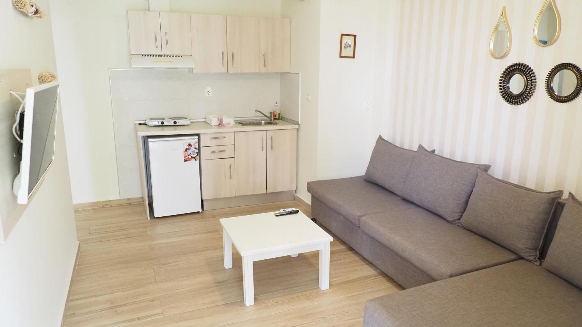 Leonidas Apartments And Suites 몰라 칼리바 외부 사진