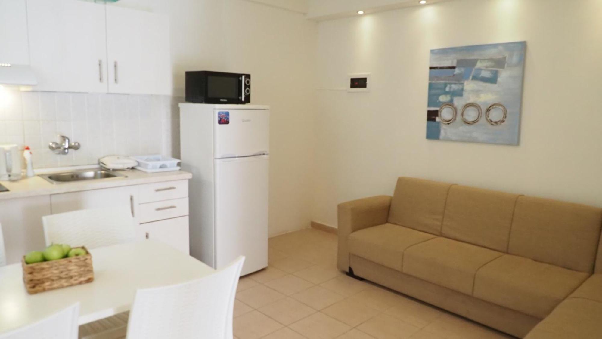 Leonidas Apartments And Suites 몰라 칼리바 외부 사진