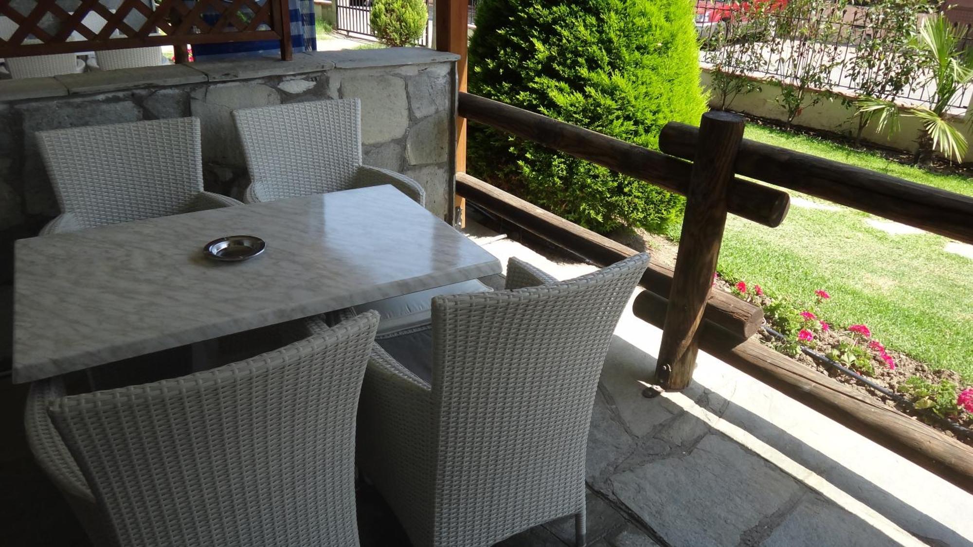 Leonidas Apartments And Suites 몰라 칼리바 외부 사진