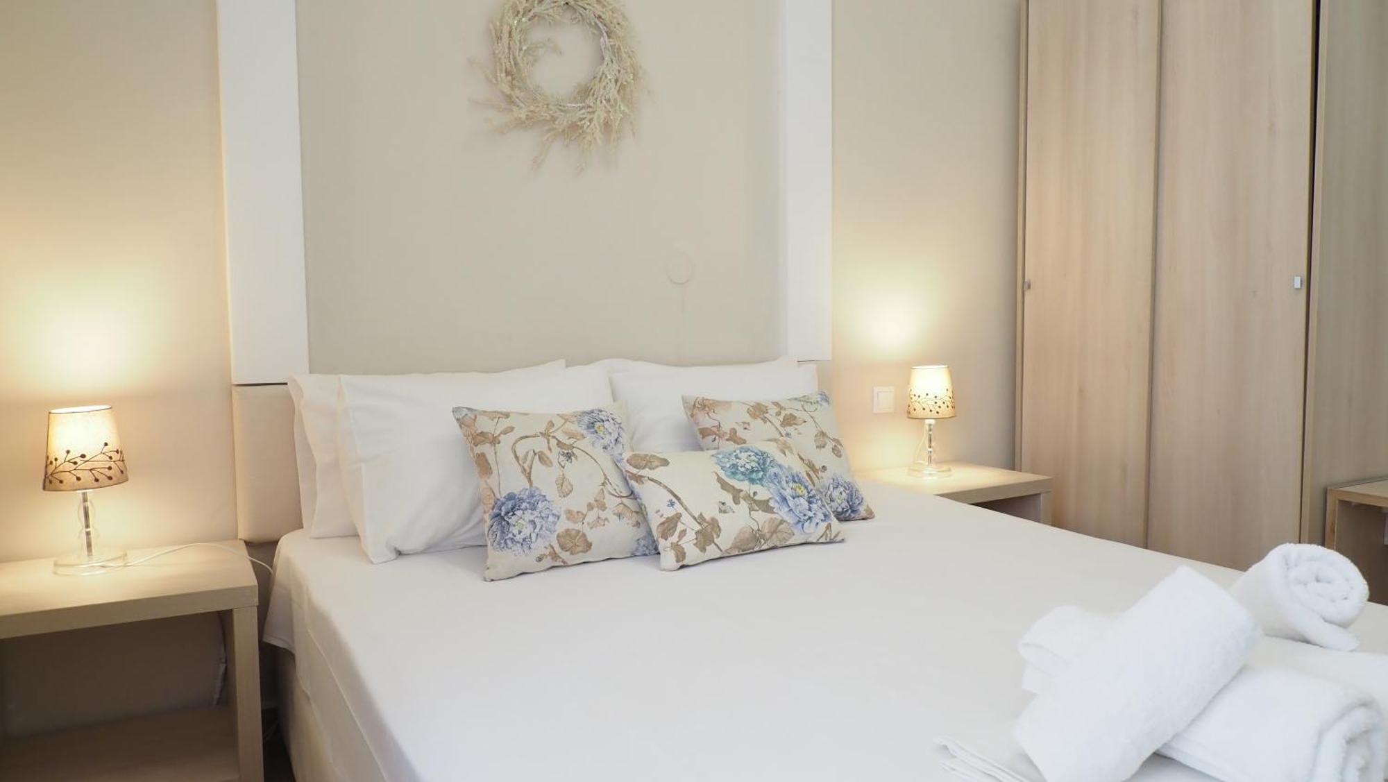 Leonidas Apartments And Suites 몰라 칼리바 외부 사진