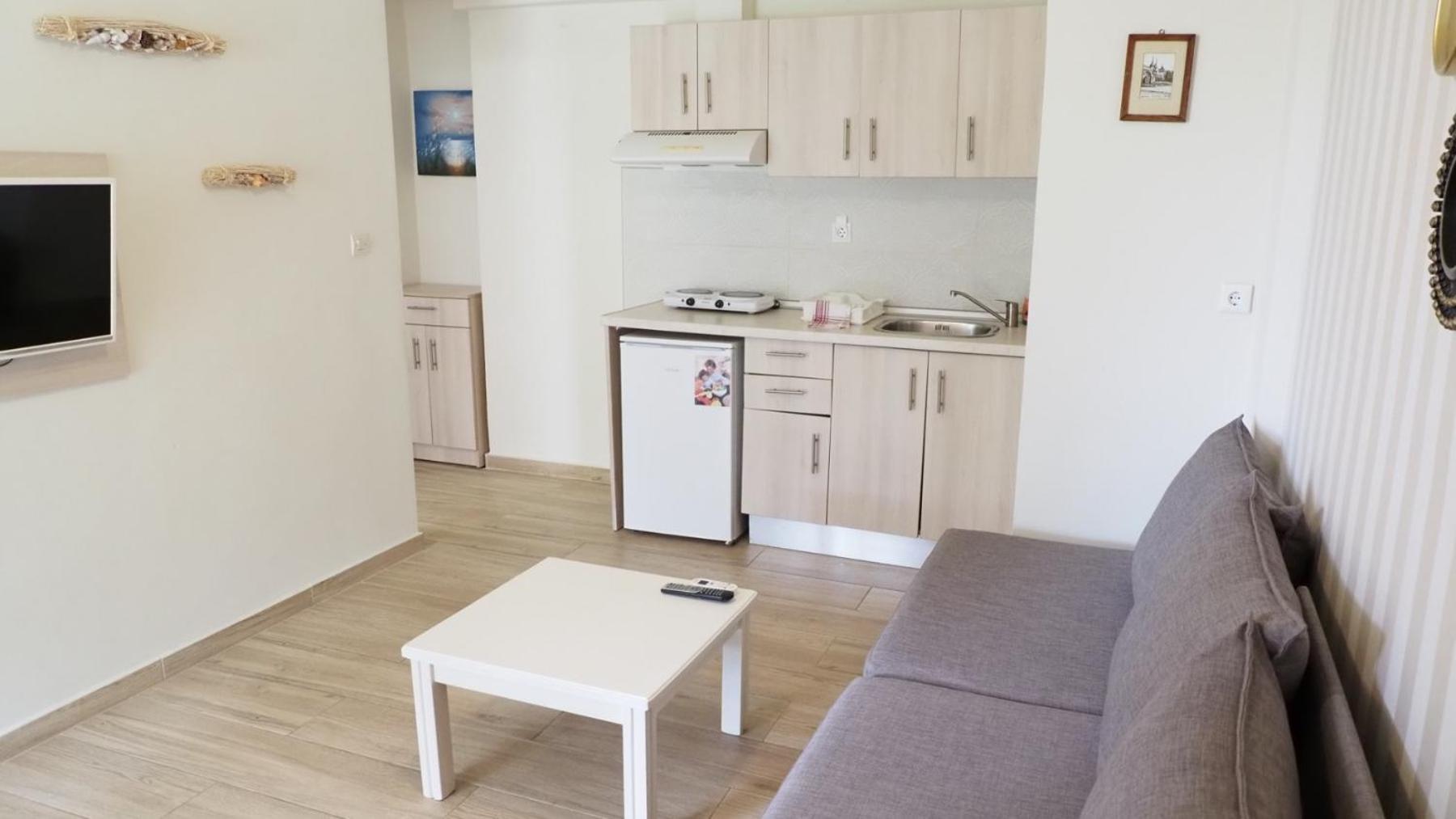 Leonidas Apartments And Suites 몰라 칼리바 외부 사진