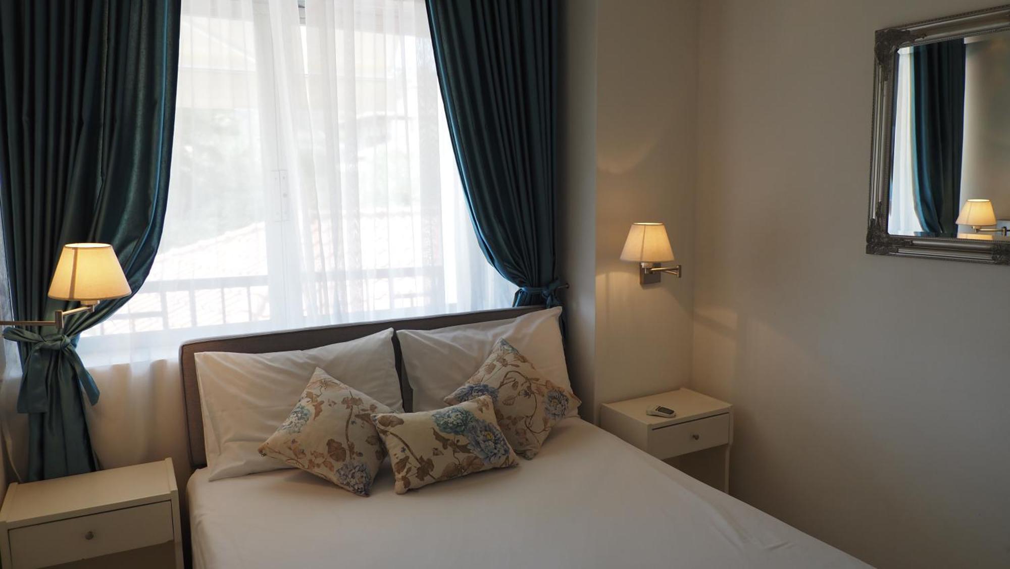 Leonidas Apartments And Suites 몰라 칼리바 외부 사진