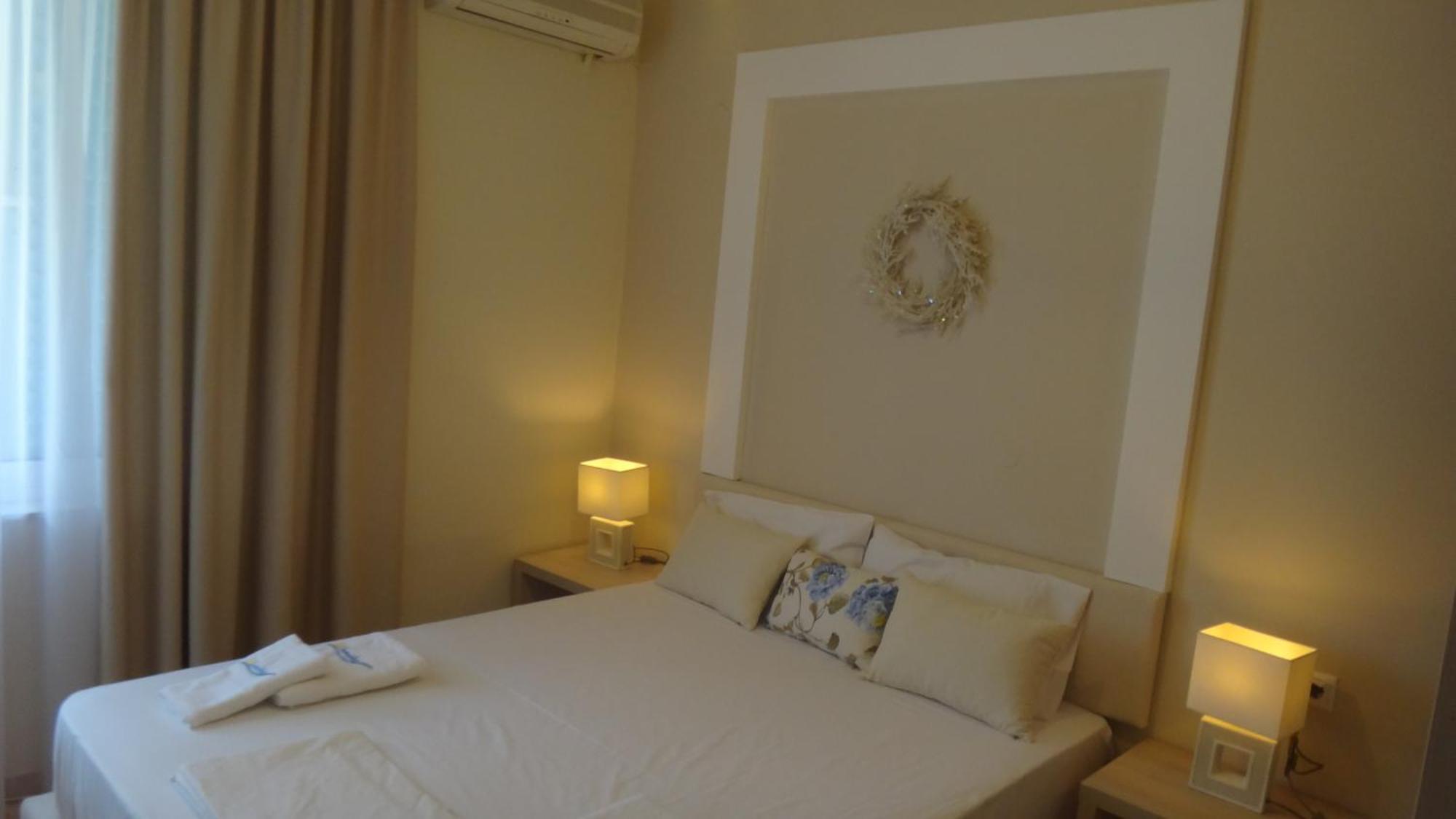 Leonidas Apartments And Suites 몰라 칼리바 외부 사진
