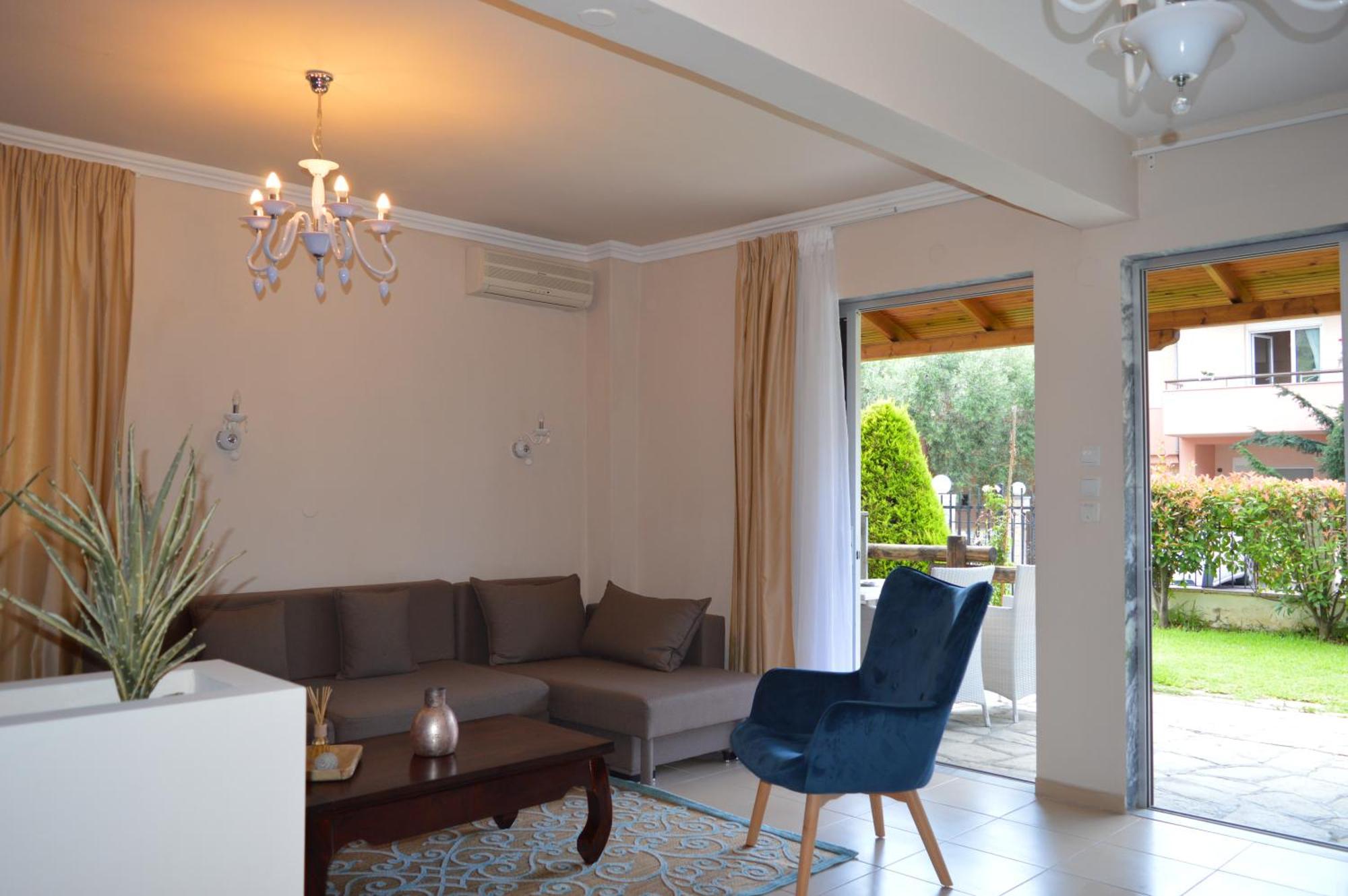 Leonidas Apartments And Suites 몰라 칼리바 외부 사진