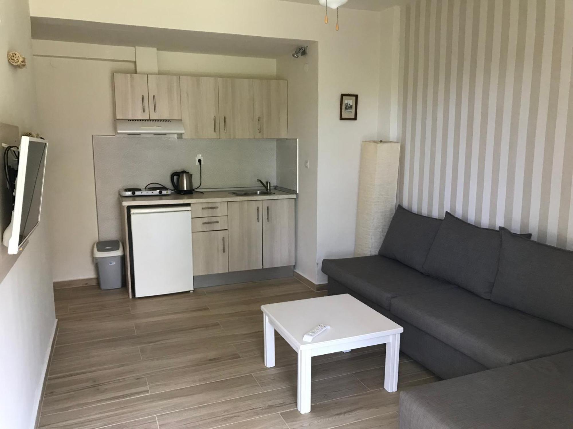 Leonidas Apartments And Suites 몰라 칼리바 외부 사진