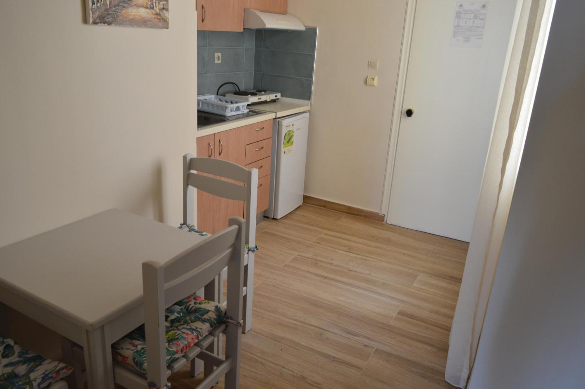 Leonidas Apartments And Suites 몰라 칼리바 외부 사진